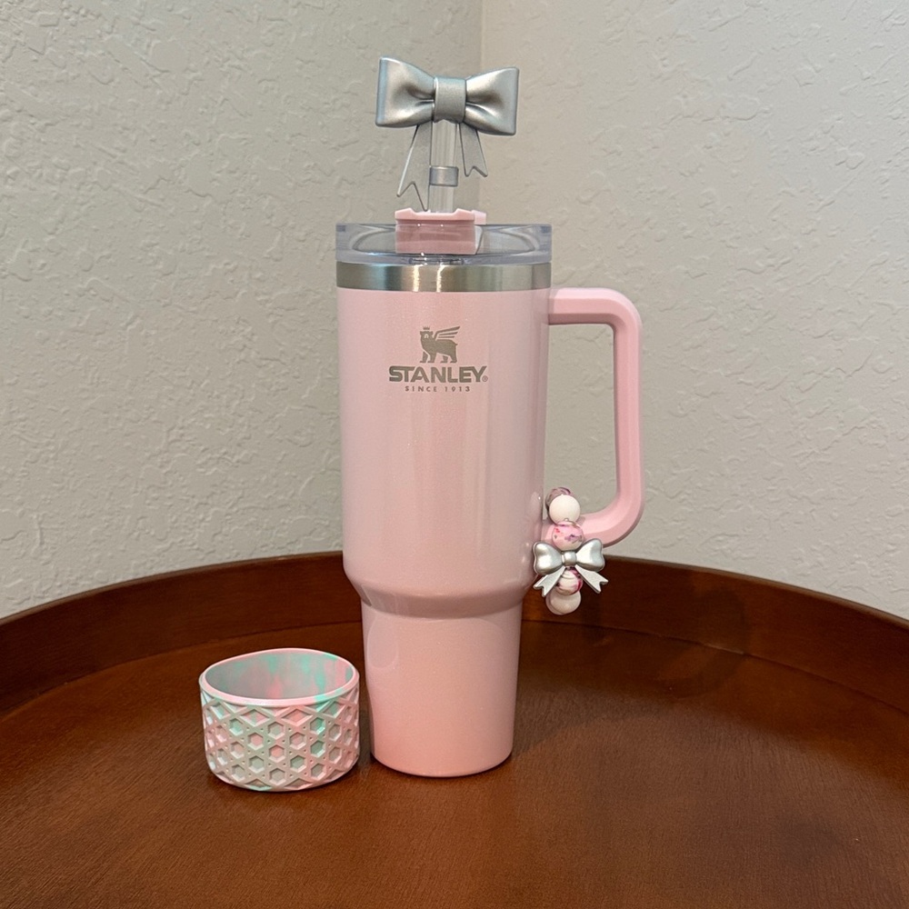 EUC OG Stanley 40oz  Target Exclusive Pink Pearlescent